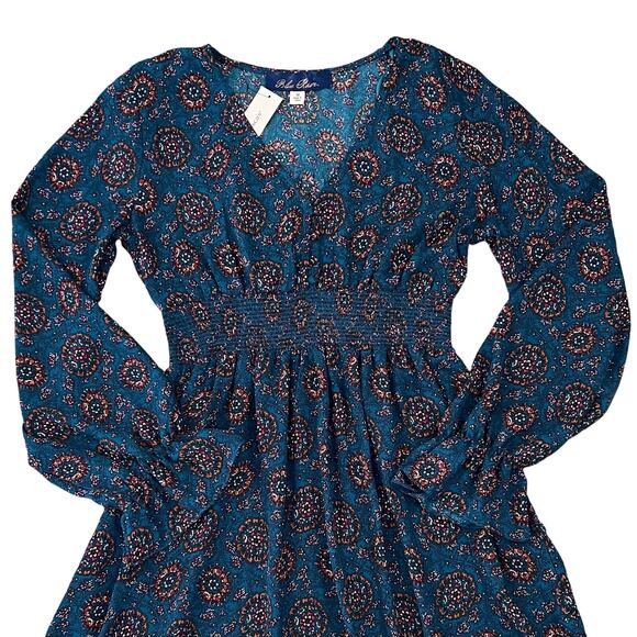 NWT Francesca's Collections Blue Rain Teal Floral Smocked Dress - SIZE MEDIUM - Picture 2 of 7